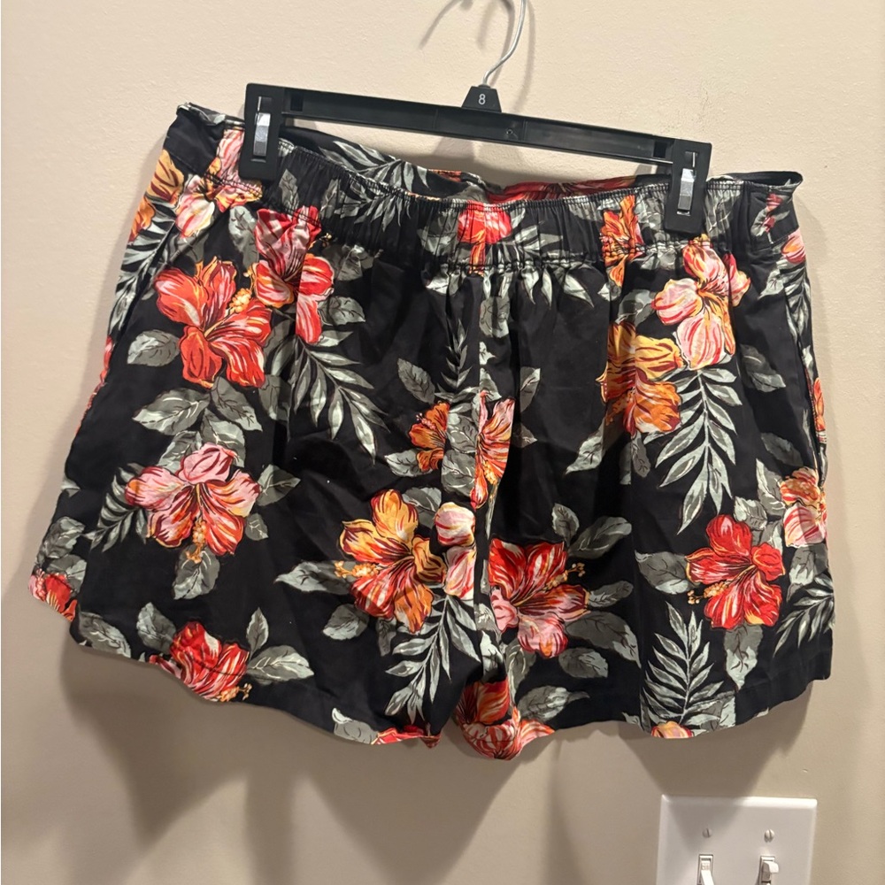 🔥 2/$10 3/12$ Floral Women's Shorts Large - Picture 3 of 4